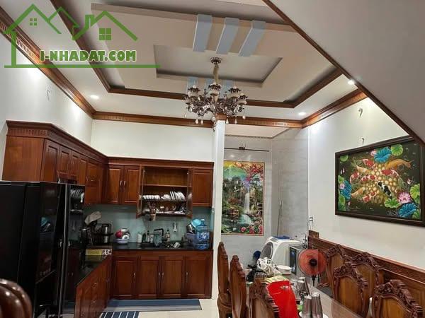 LÊ VĂN KHƯƠNG _Q12_HẺM XE HƠI QUA NHÀ