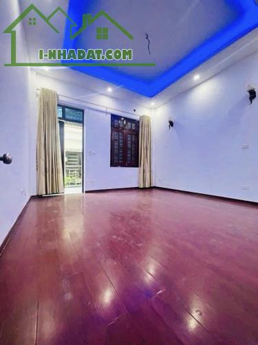 BÁN NHÀ PHỐ NAM DƯ - HOÀNG MAI - Ô TÔ
ĐỖ CỬA - NHÀ ĐẸP CAO CẤP - NGÕ THÔNG -
GẦN PHỐ - 3