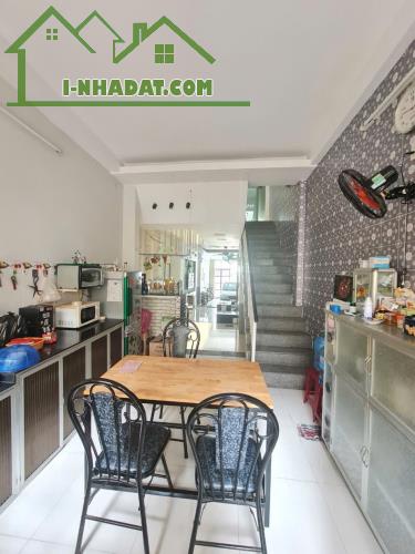 Bán nhà 3 tầng mặt tiền đường Mê Linh. Khu bàn cờ Nha Trang. Gần biển giá chỉ 9,5 tỷ - 1