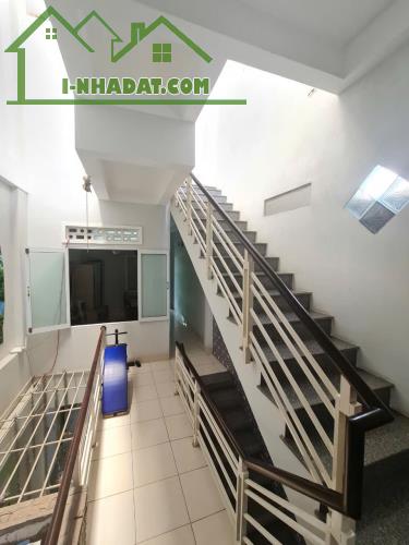 Bán nhà 3 tầng mặt tiền đường Mê Linh. Khu bàn cờ Nha Trang. Gần biển giá chỉ 9,5 tỷ - 3