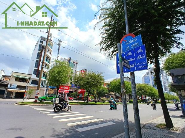 BÁN NHÀ CĂN GÓC SAU CĂN MẶT TIỀN - HXH ĐẬU NHÀ– ĐƯỜNG LÒ SIÊU - Q.11 - 32m² - 4 tỷ tí - 1