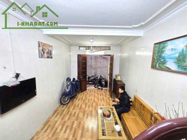 SIÊU PHẨM NHÀ ĐẸP ĐỐNG ĐA – GẦN PHỐ NGUYỄN LƯƠNG BẰNG – NGÕ RỘNG 3M – SỔ ĐỎ CHÍNH CHỦ - 1