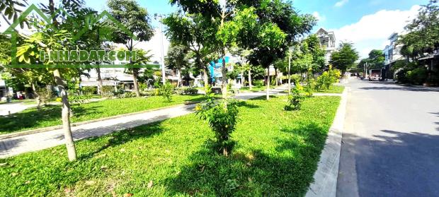 Nhà Công Viên, Chợ Linh Trung, Đường Rộng 12m, Thông, Xây Cao Tầng, 90m2(5mx18m)