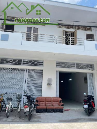Cho thuê nhà hẻm 9m Hoà Bình, Tân Phú, 9x19m, 18tr, tiện làm kho