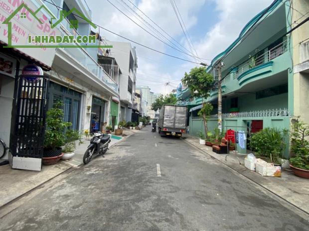 Cho thuê nhà hẻm 9m Hoà Bình, Tân Phú, 9x19m, 18tr, tiện làm kho - 1