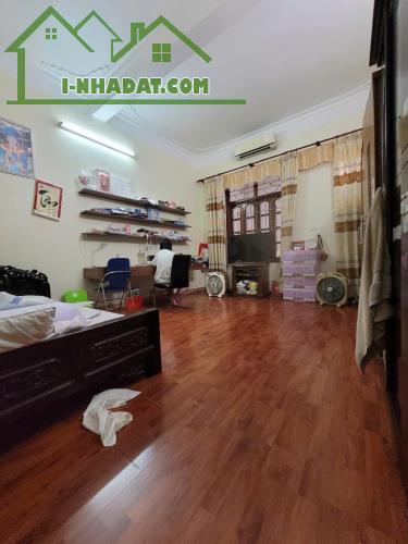 BÁN NHÀ DÂN XÂY NGUYỄN VĂN CỪ 40M, 4T, MT3.8M, Ô CHỜ THANG MÁY, CÁCH 15M Ô TÔ TRÁNH.