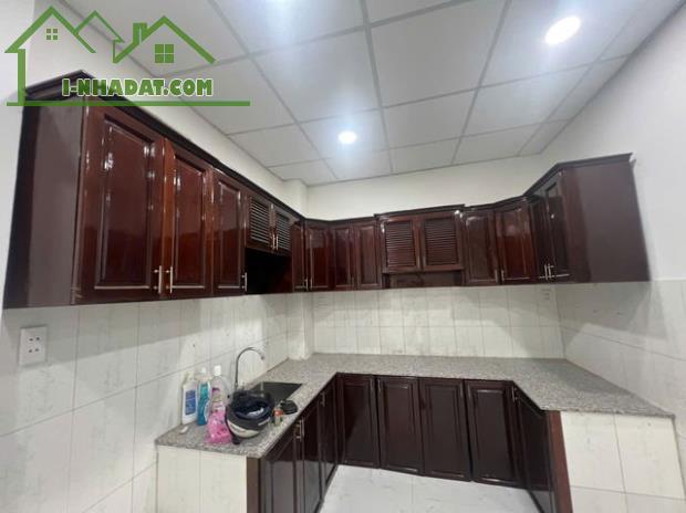 Nhà Mới 2 Tầng Cách mặt Tiền 15M Hẻm Thẳng Xe Hơi Sổ Vuông 45m2 Gía4,53 Tỷ Thương Lượng
