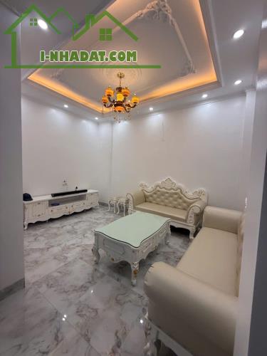 BÁN NHÀ THANG MÁY, TRUNG TÂM MINH KHAI, 5 TẦNG MỚI KOONG, 63M2 GIÁ 8,5 TỶ