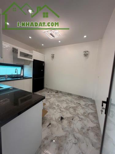 BÁN NHÀ THANG MÁY, TRUNG TÂM MINH KHAI, 5 TẦNG MỚI KOONG, 63M2 GIÁ 8,5 TỶ - 2