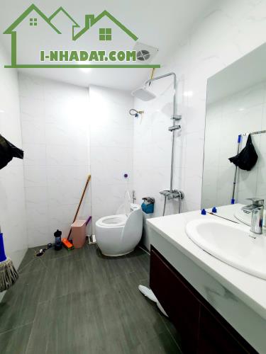 VỊ TRÍ VÍP BÁCH KINH XÂY GIÁ HƠN 7 TỶ 32m  5 TẦNG MT4 m KINH DOANH  CỰC KỲ SẦM UẤT - 5