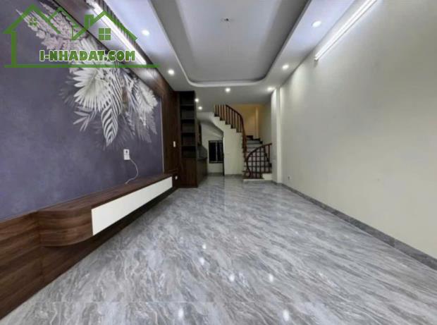 Bán nhà 4Tx33m2 giá 2tỷ7 ô tô đỗ cổng, thiết kế hiện đại , phong cách châu âu - 1
