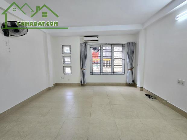 Bán nhà Tân Mai – 35m² – 5 tầng – mặt tiền rộng 4.9m – gần ô tô – giá 7.5 tỷ - 2
