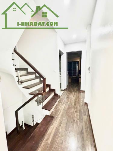 NHÀ CẦU GIẤY - NHÀ ĐẸP - OTO - KINH DOANH DT 46m2 6 tầng MT 3.6m Giá 16.8 tỷ - 4