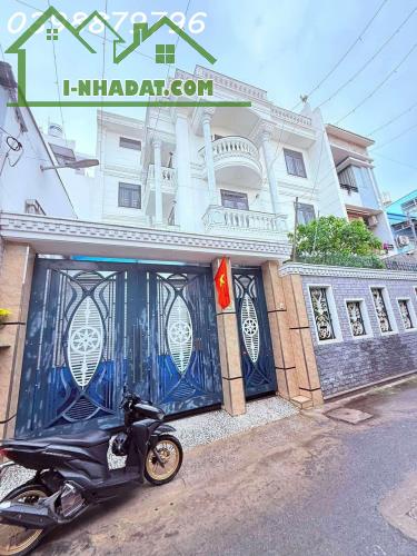"Bán Biệt Thự Bình Tân 5 lầu , 168m2 , 5PN 
master , thang máy , ngang 12m ,22 tỷ