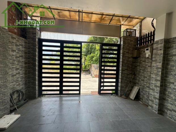 Nhà 3 tầng xây tâm huyết – hẻm tải tránh - Thạnh Lộc Quận 12 – ngang 5m – giá 5.7 tỷ - 1