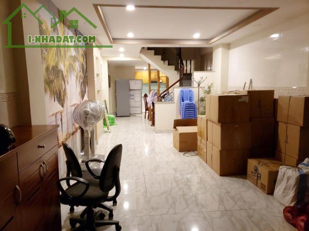 Nhà 2 tầng mặt tiền đường Nghĩa Thục P6Q5, giá 10.8 tỷ