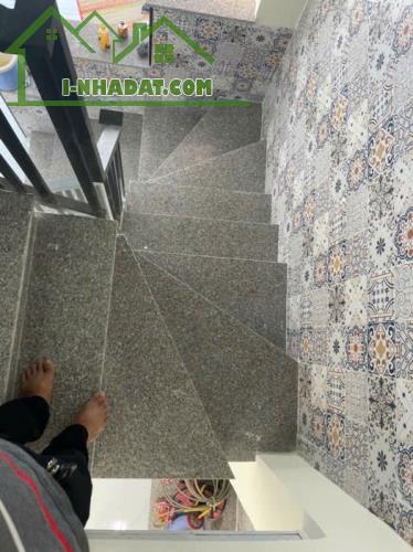 NGAY KHU DÂN CƯ HỒNG LONG THỦ ĐỨC - SÁT MẶT TIỀN - NGANG CHUẨN 5M - XE HƠI ĐẬU SÁT NHÀ - K