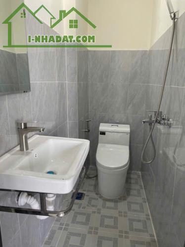 NGAY KHU DÂN CƯ HỒNG LONG THỦ ĐỨC - SÁT MẶT TIỀN - NGANG CHUẨN 5M - XE HƠI ĐẬU SÁT NHÀ - K - 2