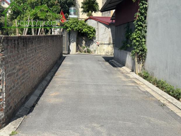 Bán lô đất Đa Tốn, đường trải nhựa ô tô vào nhà, nhỉnh 3 tỷ chút. LH: 0379483926
