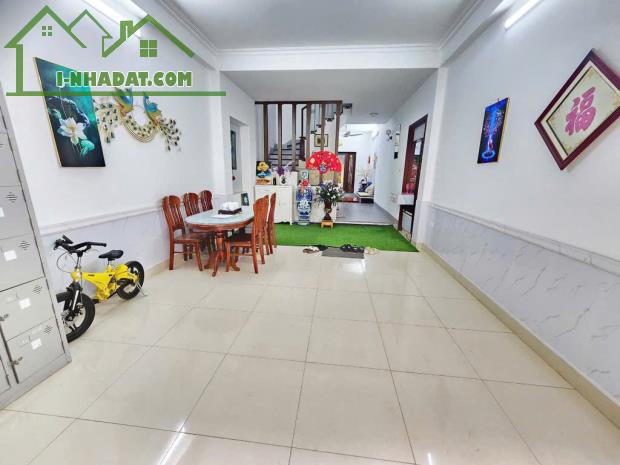 PHÂN LÔ Ô TÔ VỈA HÈ - ĐƯỜNG RỘNG - KINH DOANH KĐT VĂN QUÁN 4 TẦNG GIÁ HƠN 18 TỶ