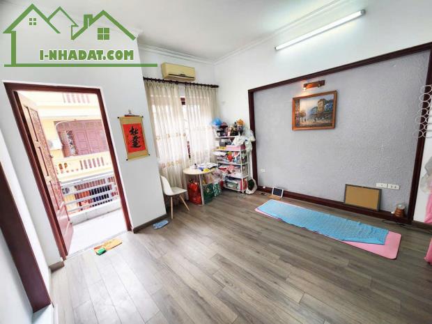PHÂN LÔ Ô TÔ VỈA HÈ - ĐƯỜNG RỘNG - KINH DOANH KĐT VĂN QUÁN 4 TẦNG GIÁ HƠN 18 TỶ - 4