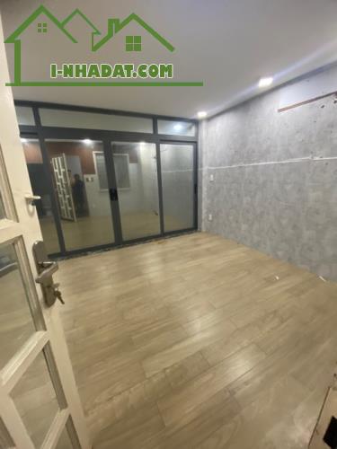 BÁN NHÀ MẶT TIỀN TAM ĐẢO QUẬN 10 - 39M2 - 2