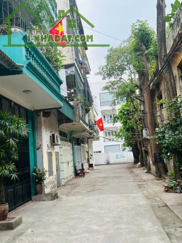Bán Nhà Bùi Xương Trạch. Thanh Xuân. Lô Góc. Ô Tô. DT 100m2. MT 19m. 4 Tầng. Giá 24,8 Tỷ.
