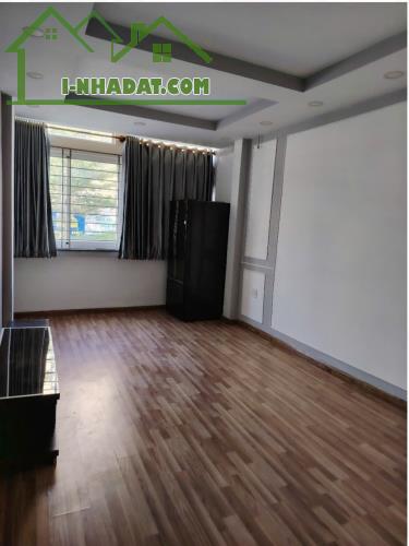 Đường Nguyễn Tiểu La, kề bên 3 Tháng 2, Q10, hơn 5m ngang, 5 tầng, 6pn - 1