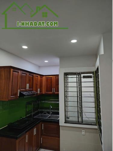 Đường Nguyễn Tiểu La, kề bên 3 Tháng 2, Q10, hơn 5m ngang, 5 tầng, 6pn - 3