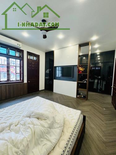 Bán gấp biệt thự , sân vườn Ngọc Thuỵ MT12m DT200m giá 25 tỷ - 2