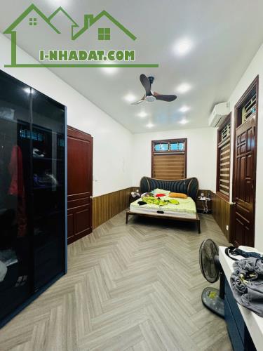 Bán gấp biệt thự , sân vườn Ngọc Thuỵ MT12m DT200m giá 25 tỷ - 3