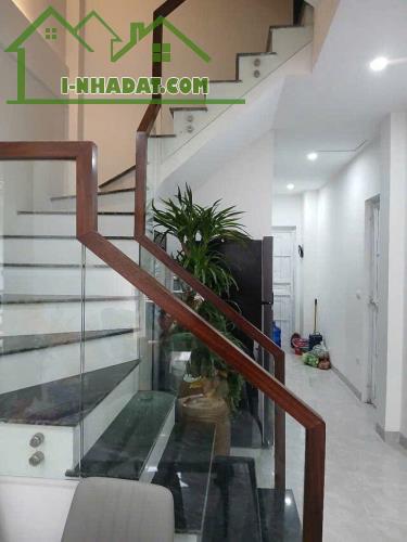 (BÁN SIÊU PHẨM THẠCH BÀN - LONG BIÊN - THANG MÁY - ĐỪƠNG ÔTÔ TRÁNH - ĐA DẠNG TIỆN ÍCH -