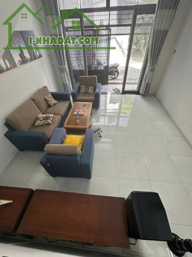 BÁN NHÀ MẶT TIỀN 50M2 3 TẦNG NGANG 4,5M KD ĐỈNH NGUYỄN VĂN CÔNG 5.6 TỶ.