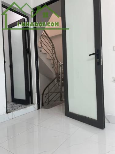 Cho thuê căn hộ ngõ 214 Nguyễn Xiển, Thanh Xuân, tầng 4 giá 3tr2 - 1