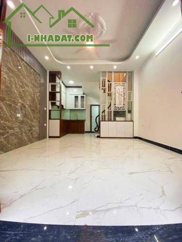THẠCH BÀN, CỔ LINH - 5 TẦNG MỚI -NGÕ NÔNG - VÀI BƯỚC RA Ô TÔ TRÁNH - 2