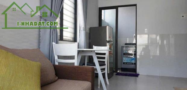 Toà căn hộ 7 tầng đường Dương Đình Nghệ. Dòng tiền 70tr/tháng . Diện tích : 74m , ngang 5m - 2