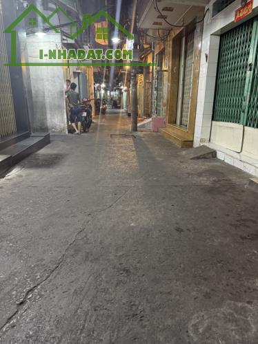 QUẬN 8 NGAY CẦU CHÀ VÀ KẾ QUẬN 5 - DT GẦN 60M2 CN ĐỦ - NỞ HẬU TÀI LỘC - HẺM THÔNG - 5.4 TỶ - 5