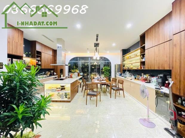 BÁN TÒA NHÀ LÔ GÓC PHỐ THÁI HÀ - 138M² x 6 TẦNG THANG MÁY - GARA Ô TÔ - KD SẦM UẤT - GIÁ - 1