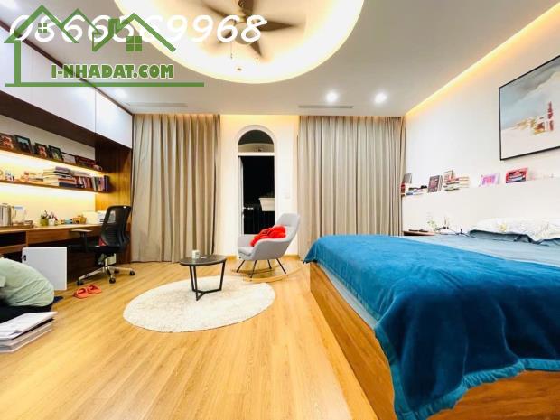BÁN TÒA NHÀ LÔ GÓC PHỐ THÁI HÀ - 138M² x 6 TẦNG THANG MÁY - GARA Ô TÔ - KD SẦM UẤT - GIÁ - 3
