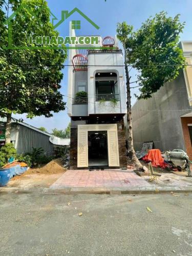 Nhà 3 tầng nhánh QL13 trong KDC Thuận An ,Bình Dương