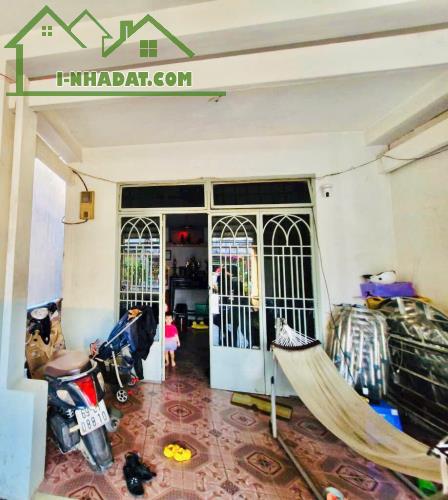 Bán căn nhà cấp 4 giá cực tốt, P. Linh Trung, dt 90m2 – 5m x 18m