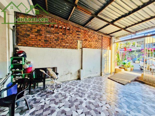 Bán căn nhà cấp 4 giá cực tốt, P. Linh Trung, dt 90m2 – 5m x 18m - 1