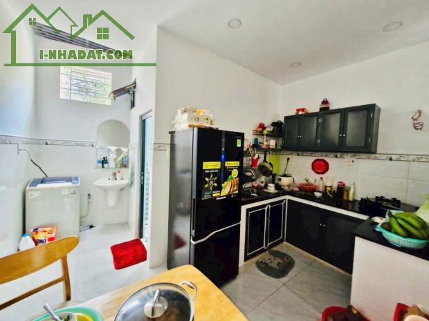 Bán căn nhà cấp 4 giá cực tốt, P. Linh Trung, dt 90m2 – 5m x 18m - 2