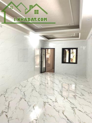Tập thể tầng 1 Kim Mã - Ba Đình - 58m - 2 ngủ - nhà đẹp - kinh doanh - gần phố.