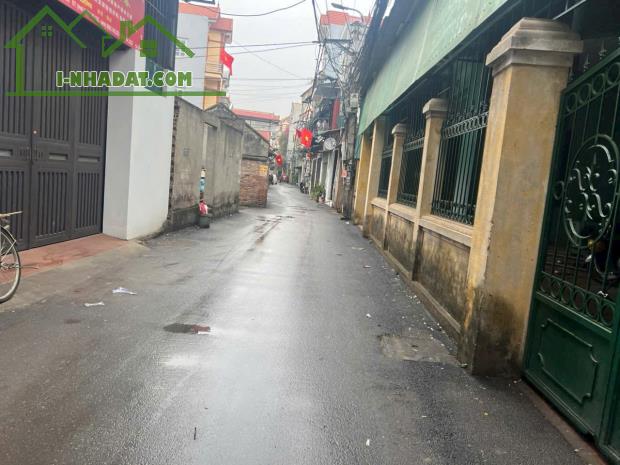 .
Giá chỉ 2,1 tỷ VND cho diện tích 72m2, pháp lý đầy đủ.
Mặt tiền rộng 4m, cực kỳ phù hợp