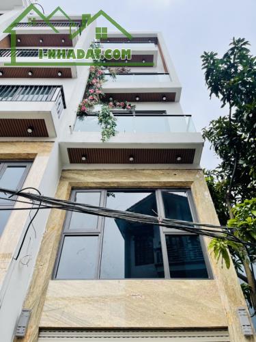 Bán 🏠 Thạch Bàn Long Biên 46 m2 , 5 tầng ( có TM ) . Bán 10,5 tỉ