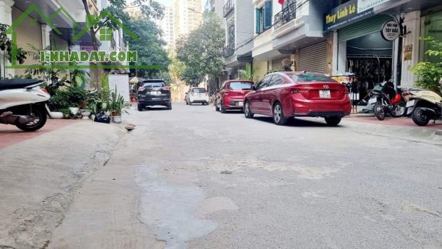 Bán nhà phân lô, gần KDT Văn Khê, 50m2, 5T, MT 4m, Nhà full NT, chỉ 15 tỷ