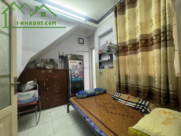 QUẬN 8 - NHÀ 3 TẦNG ĐẸP - TẶNG FULL NỘI THẤT - HẺM 3 GÁC SẠCH ĐẸP HIẾM  THẤY - GIÁ CHỈ - 1