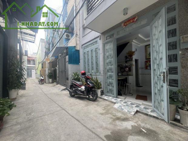 QUẬN 8 - NHÀ 3 TẦNG ĐẸP - TẶNG FULL NỘI THẤT - HẺM 3 GÁC SẠCH ĐẸP HIẾM  THẤY - GIÁ CHỈ - 4
