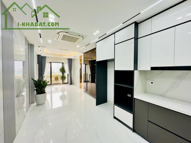 Nhà mặt phố xây mới Dương Văn Bé, Hai Bà Trưng. DT 68m2 x6T thang máy, 1 mặt ngõ oto